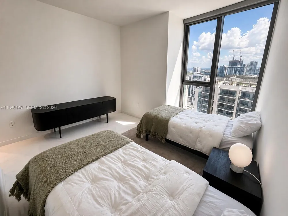 300 Biscayne Blvd Way #4604 Miami, FL 33131