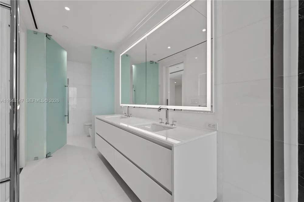 300 Biscayne Blvd Way #4604 Miami, FL 33131