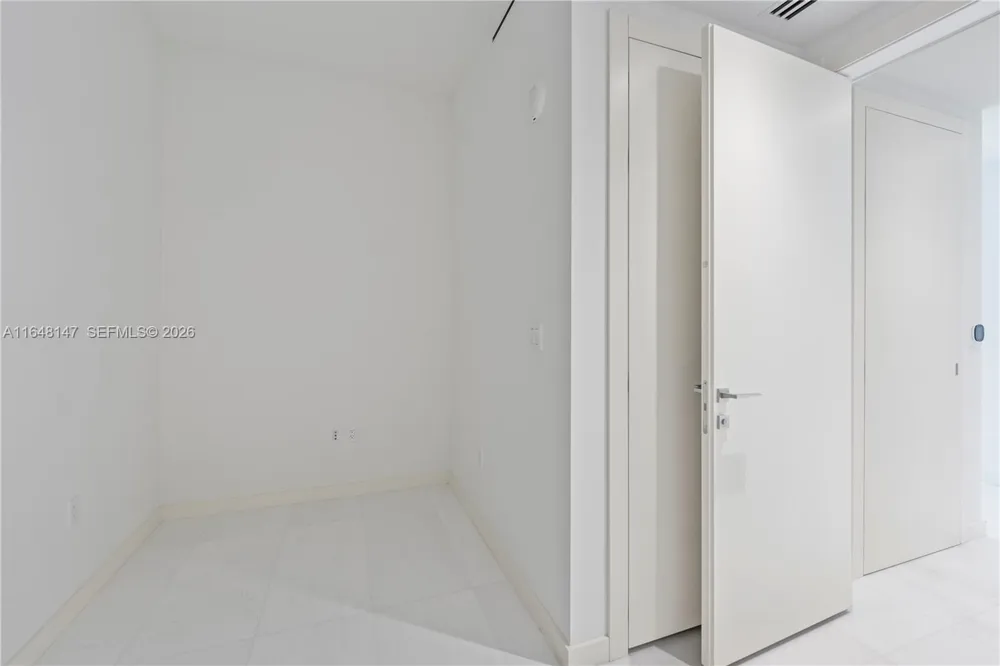 300 Biscayne Blvd Way #4604 Miami, FL 33131