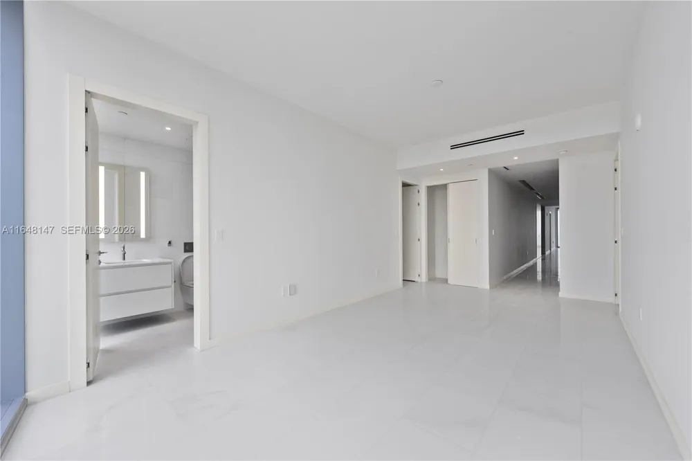 300 Biscayne Blvd Way #4604 Miami, FL 33131