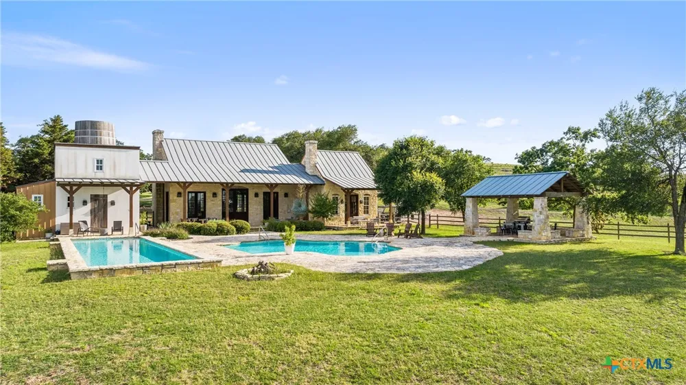 613 Cattle Creek Road Johnson City, TX 78636