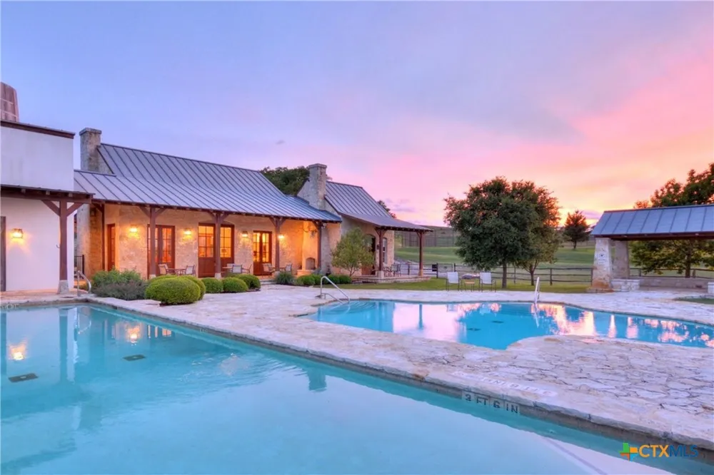 613 Cattle Creek Road Johnson City, TX 78636