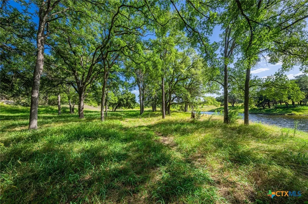 613 Cattle Creek Road Johnson City, TX 78636
