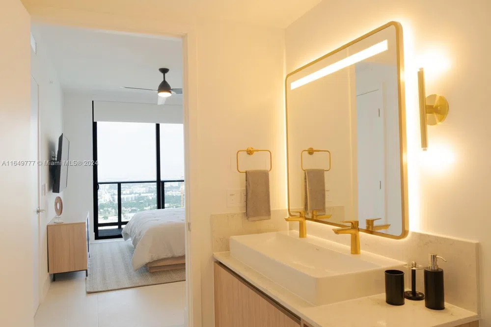 601 NE 1 Ave #4704 Miami, FL 33132