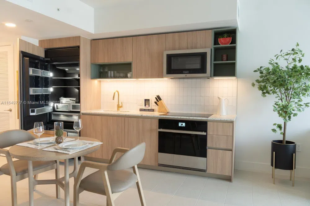 601 NE 1 Ave #4704 Miami, FL 33132