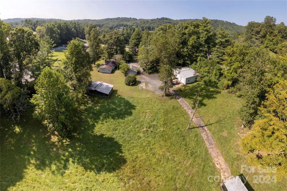 1925 Windsor Drive Laurel Park, NC 28739