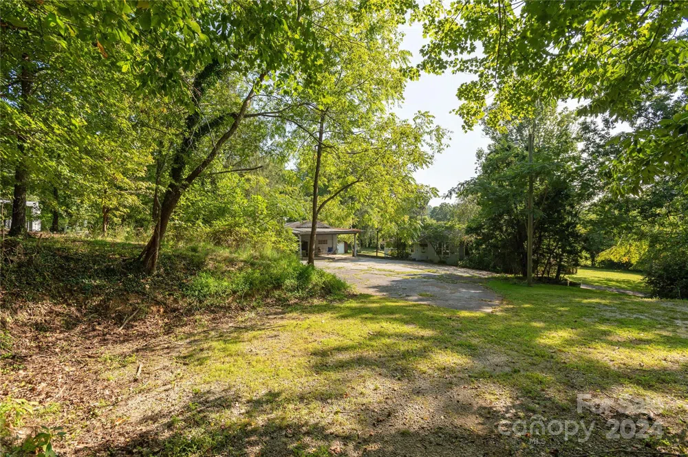 1925 Windsor Drive Laurel Park, NC 28739