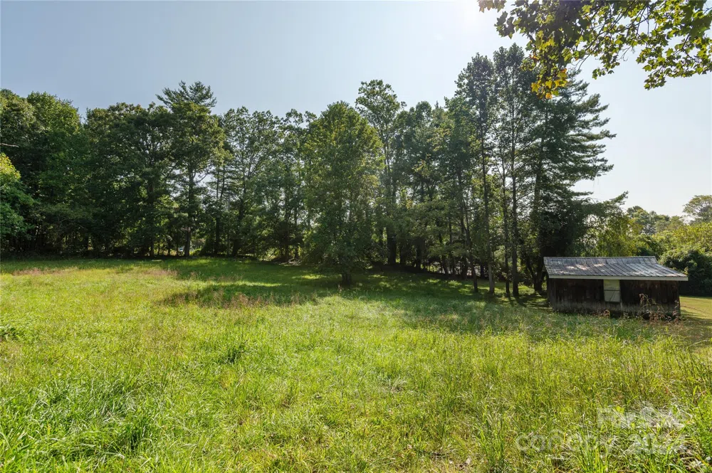 1925 Windsor Drive Laurel Park, NC 28739