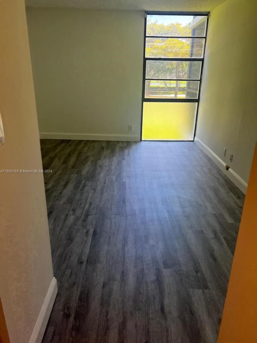 3475 Country Club Dr #204 Aventura, FL 33180