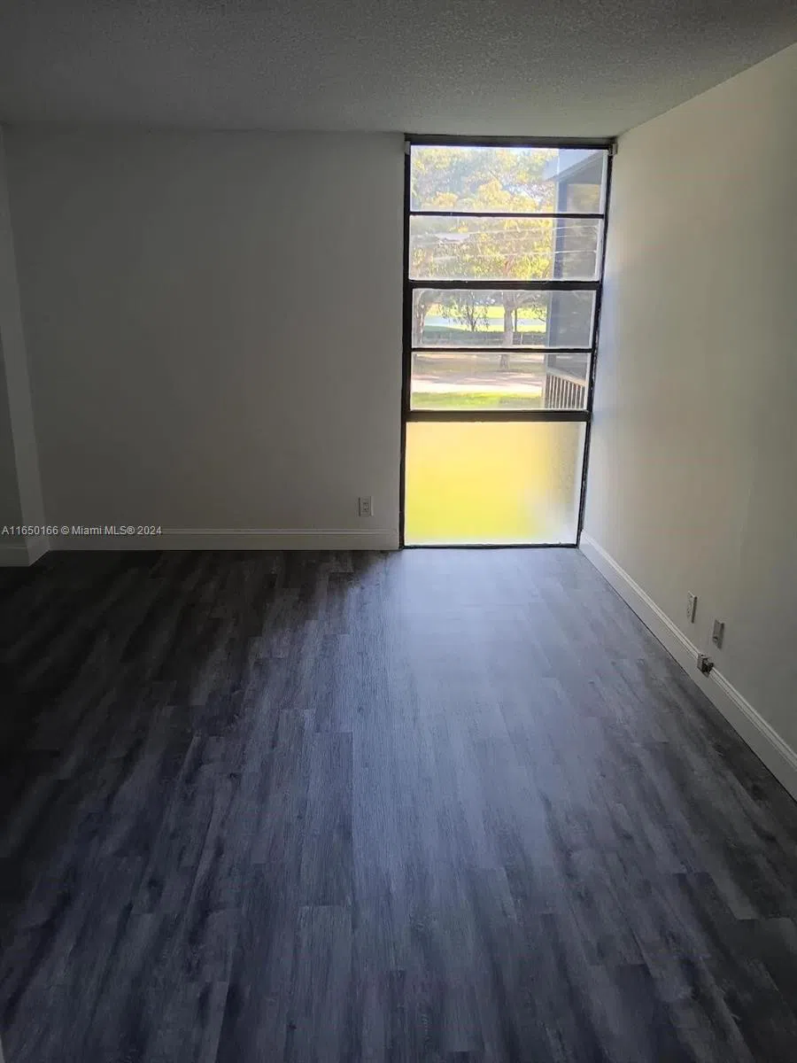 3475 Country Club Dr #204 Aventura, FL 33180