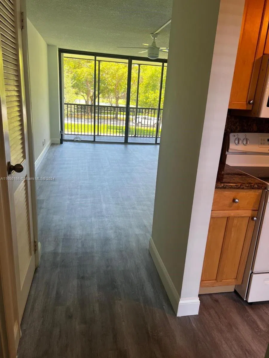 3475 Country Club Dr #204 Aventura, FL 33180