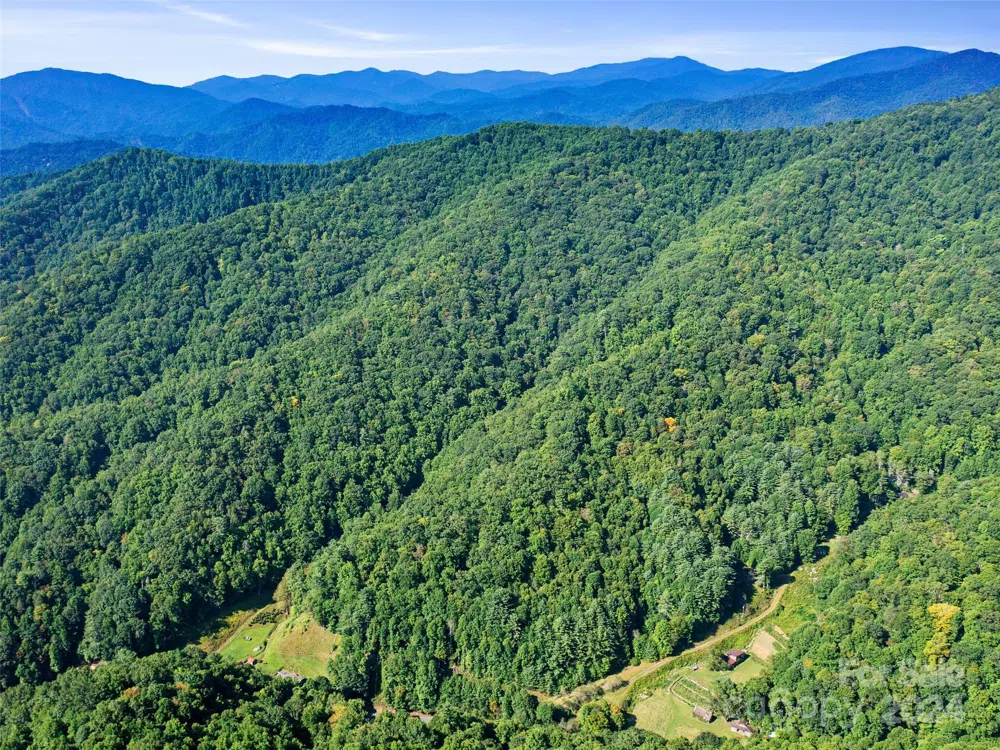 000 Byrd Creek Road Green Mountain, NC 28740