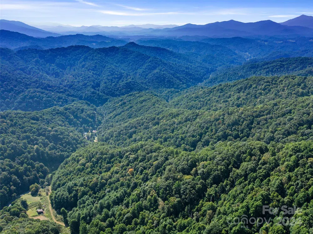 000 Byrd Creek Road Green Mountain, NC 28740