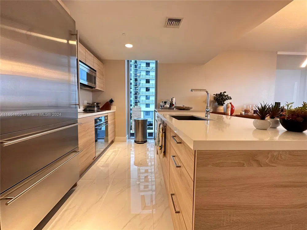 16385 Biscayne Blvd #1201 North Miami Beach, FL 33160
