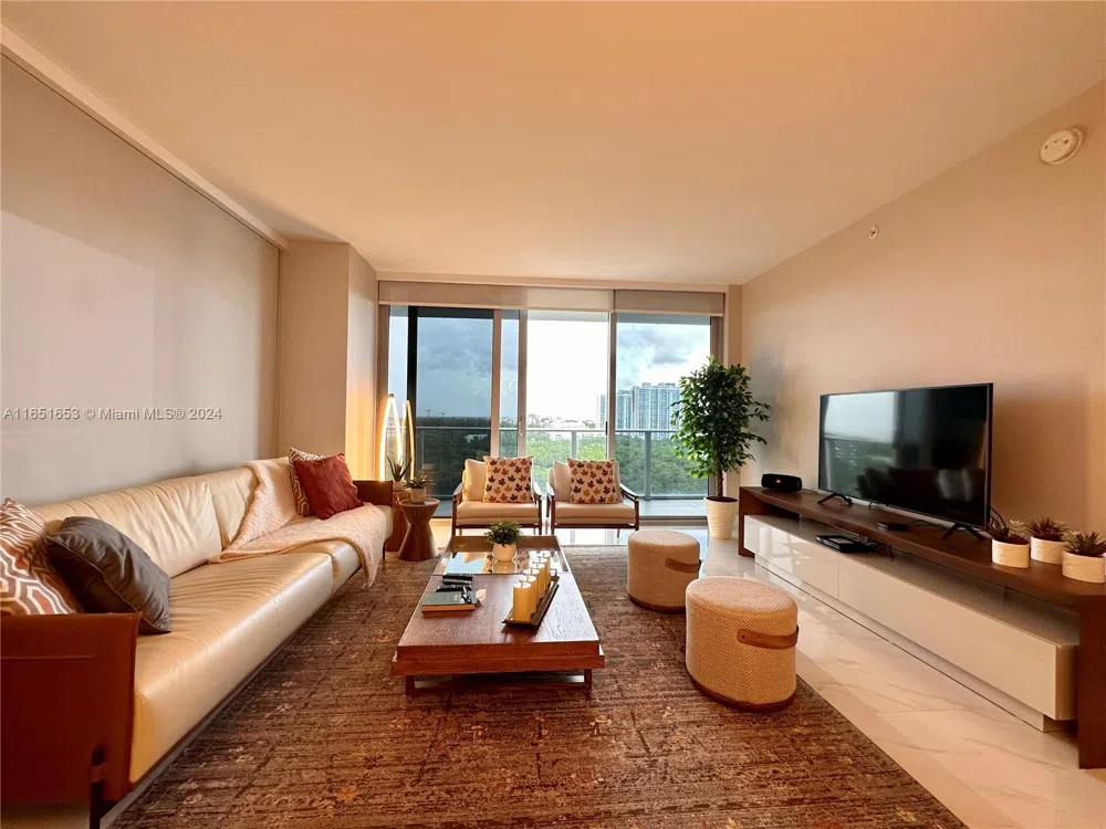 16385 Biscayne Blvd #1201 North Miami Beach, FL 33160