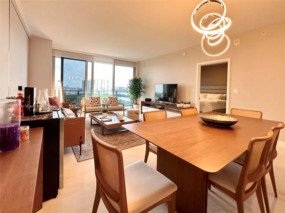 16385 Biscayne Blvd #1201 North Miami Beach, FL 33160