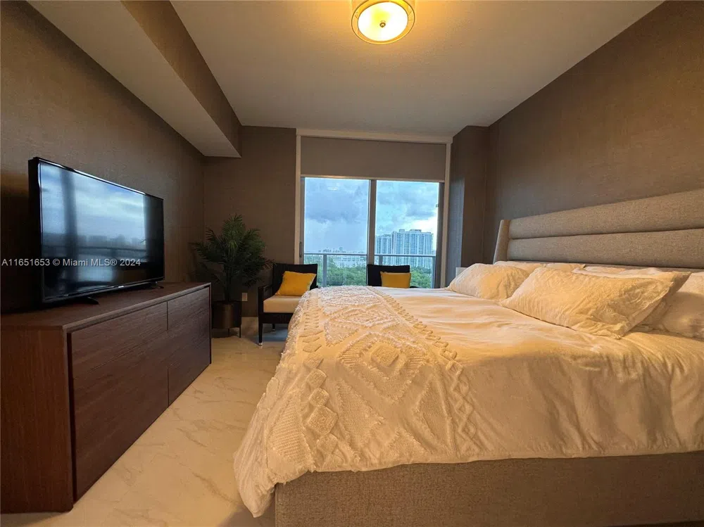 16385 Biscayne Blvd #1201 North Miami Beach, FL 33160