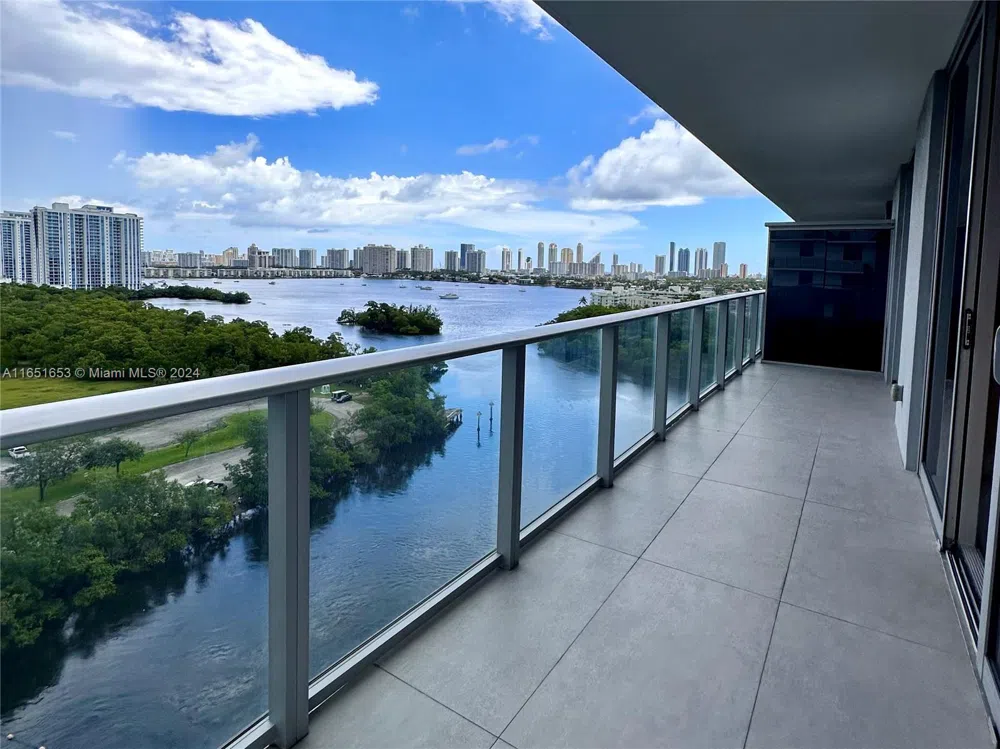 16385 Biscayne Blvd #1201 North Miami Beach, FL 33160