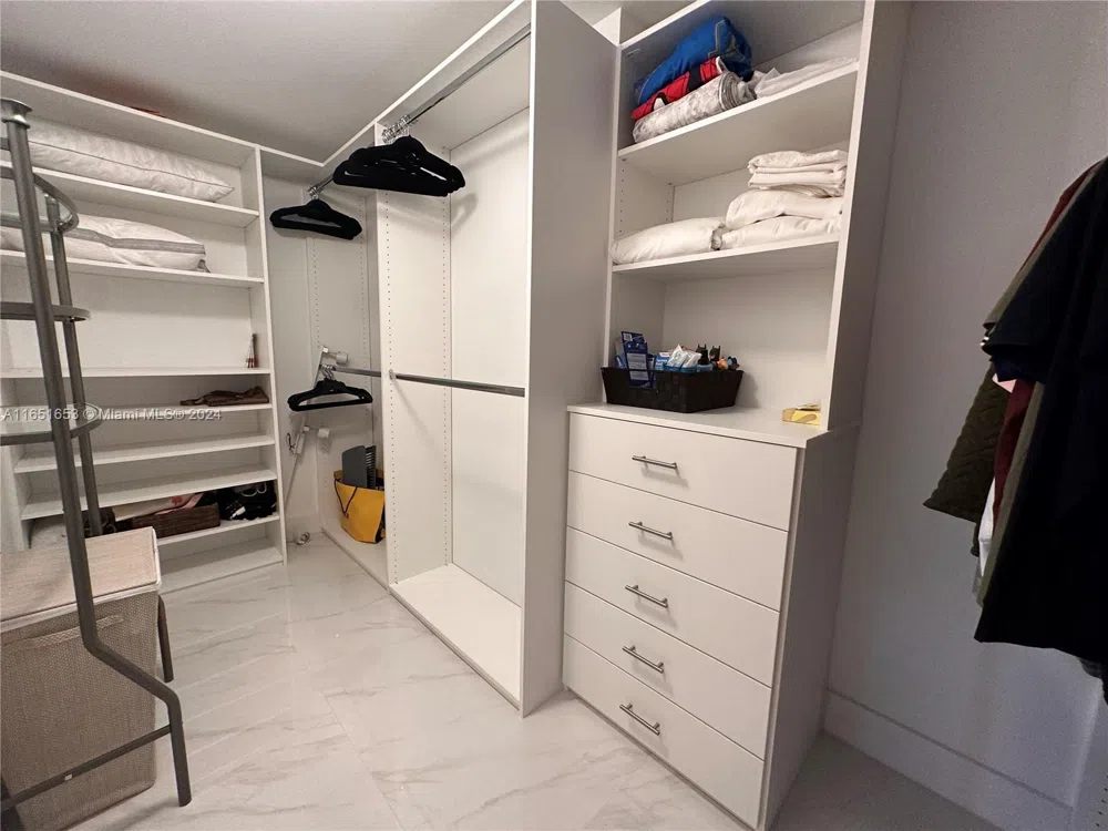 16385 Biscayne Blvd #1201 North Miami Beach, FL 33160