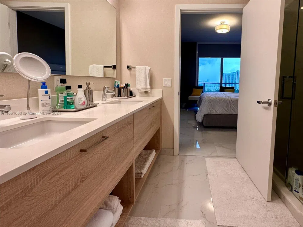 16385 Biscayne Blvd #1201 North Miami Beach, FL 33160