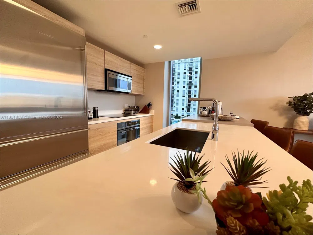 16385 Biscayne Blvd #1201 North Miami Beach, FL 33160