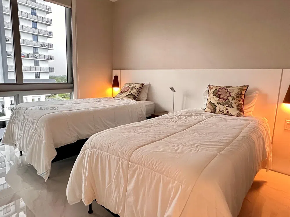 16385 Biscayne Blvd #1201 North Miami Beach, FL 33160