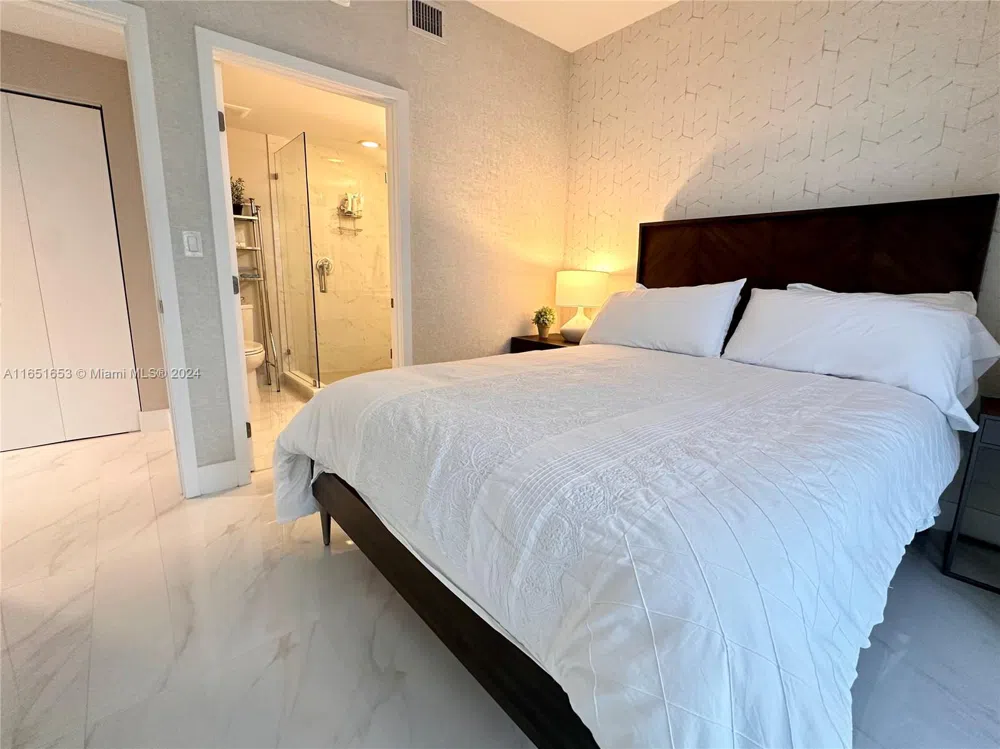 16385 Biscayne Blvd #1201 North Miami Beach, FL 33160
