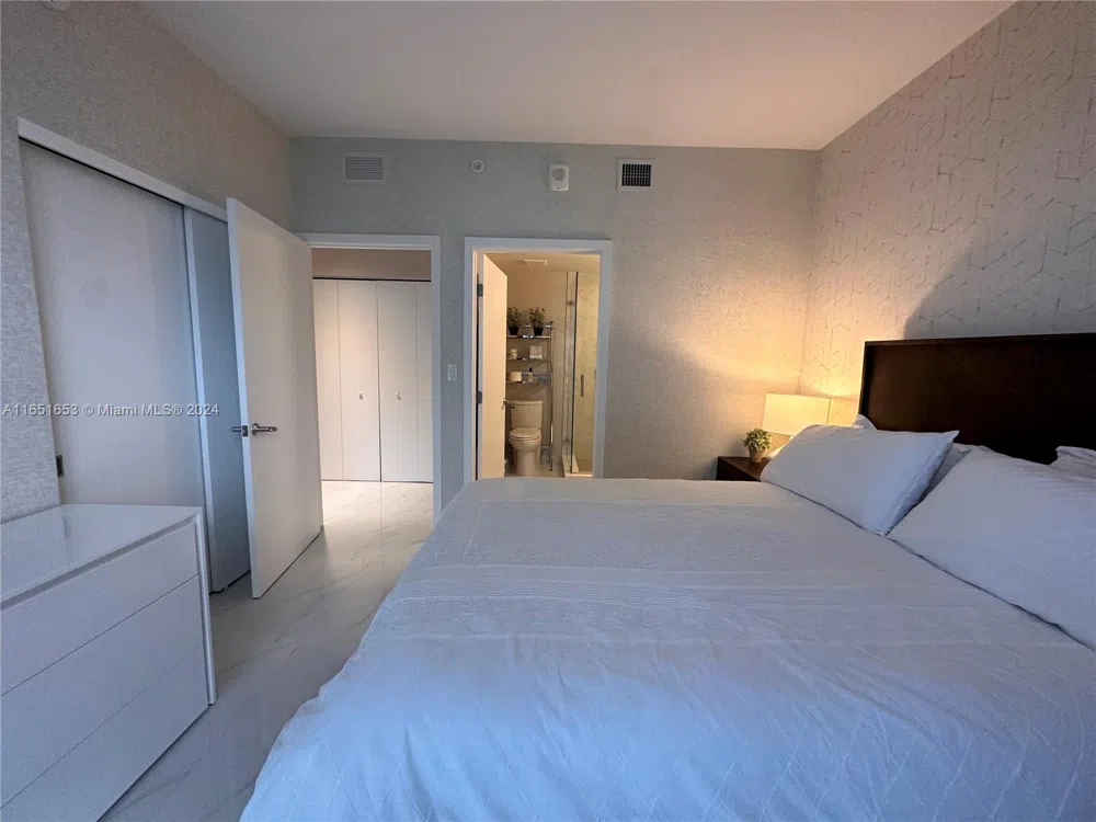 16385 Biscayne Blvd #1201 North Miami Beach, FL 33160