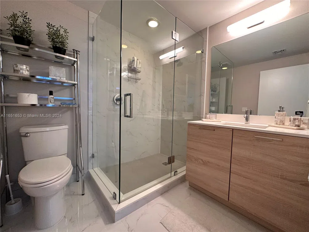 16385 Biscayne Blvd #1201 North Miami Beach, FL 33160