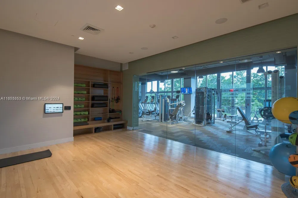 16385 Biscayne Blvd #1201 North Miami Beach, FL 33160
