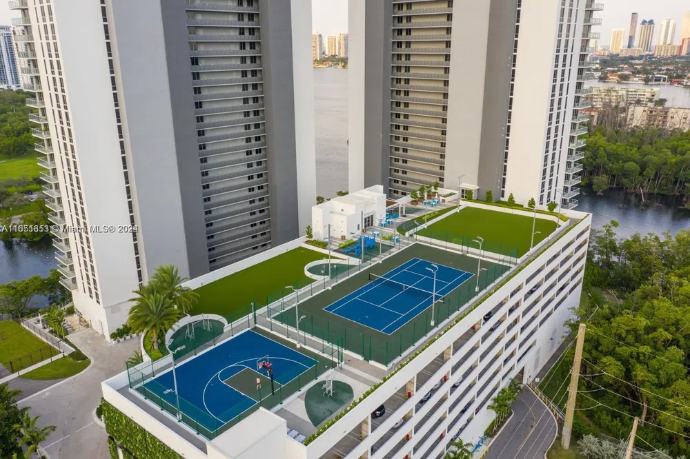 16385 Biscayne Blvd #1201 North Miami Beach, FL 33160