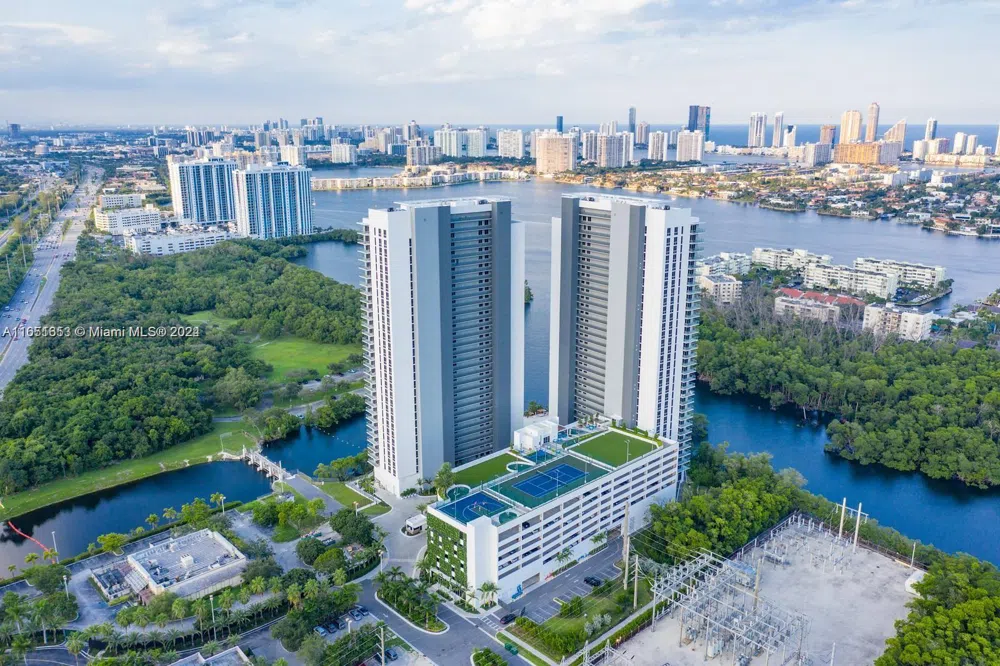 16385 Biscayne Blvd #1201 North Miami Beach, FL 33160