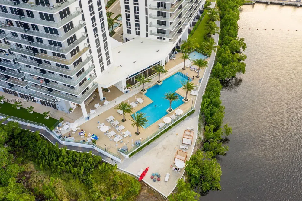 16385 Biscayne Blvd #1201 North Miami Beach, FL 33160