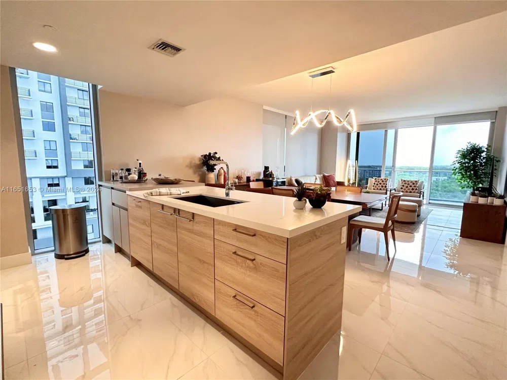 16385 Biscayne Blvd #1201 North Miami Beach, FL 33160