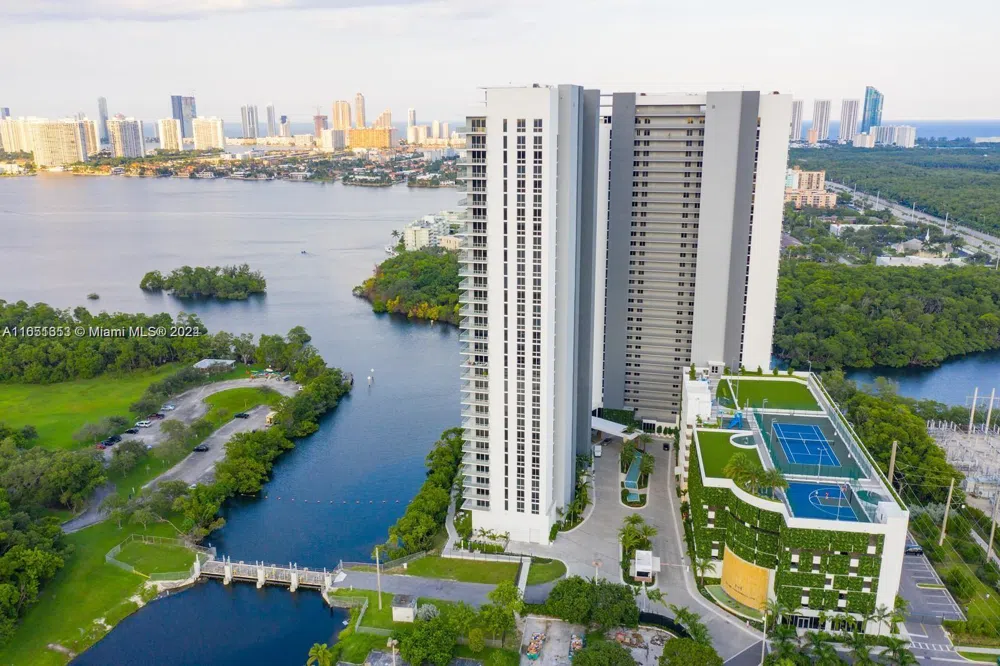 16385 Biscayne Blvd #1201 North Miami Beach, FL 33160
