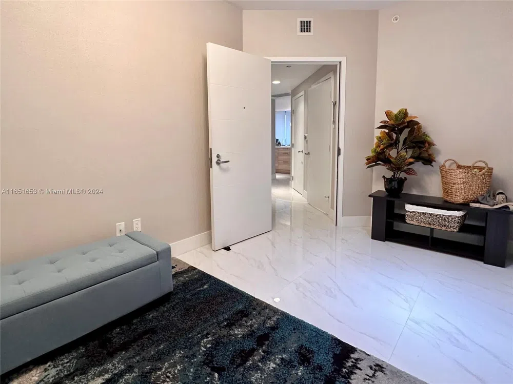 16385 Biscayne Blvd #1201 North Miami Beach, FL 33160
