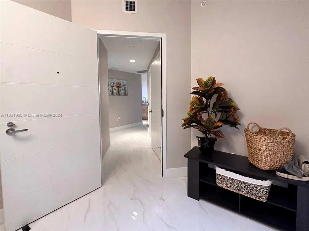 16385 Biscayne Blvd #1201 North Miami Beach, FL 33160