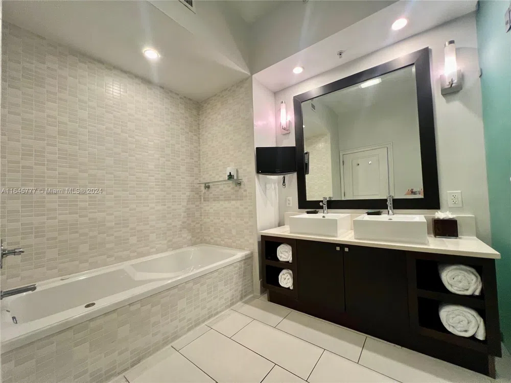 5300 NW 87th Ave #1308 Doral, FL 33178