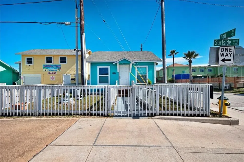 3302 Surfside Boulevard Corpus Christi, TX 78402