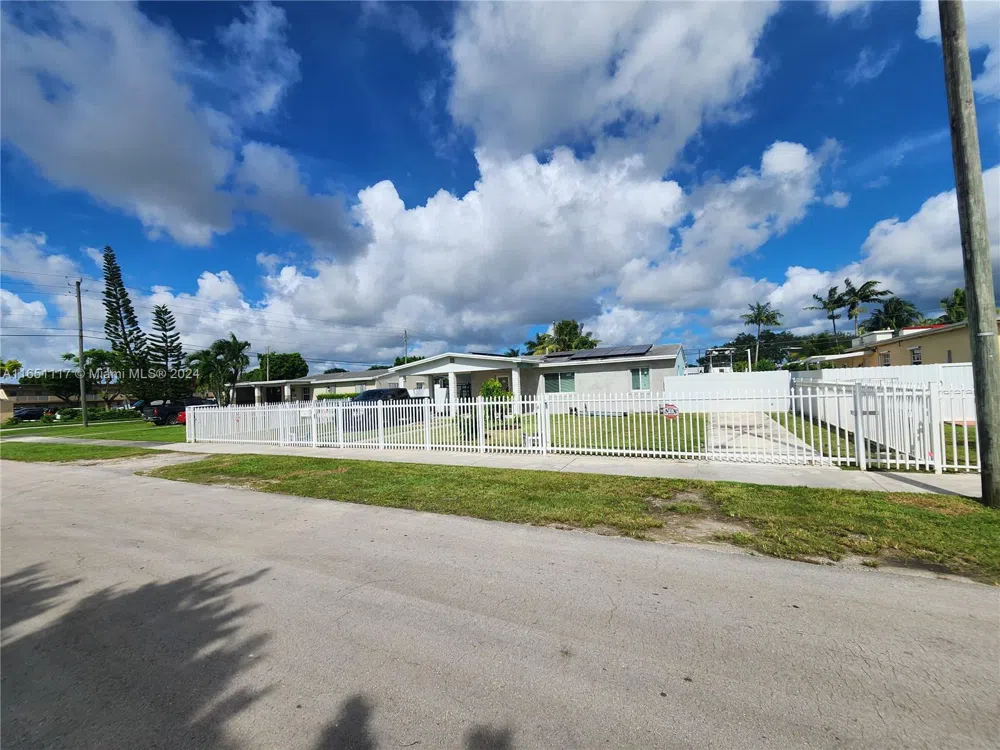 1025 NE 13th Ave Homestead, FL 33033
