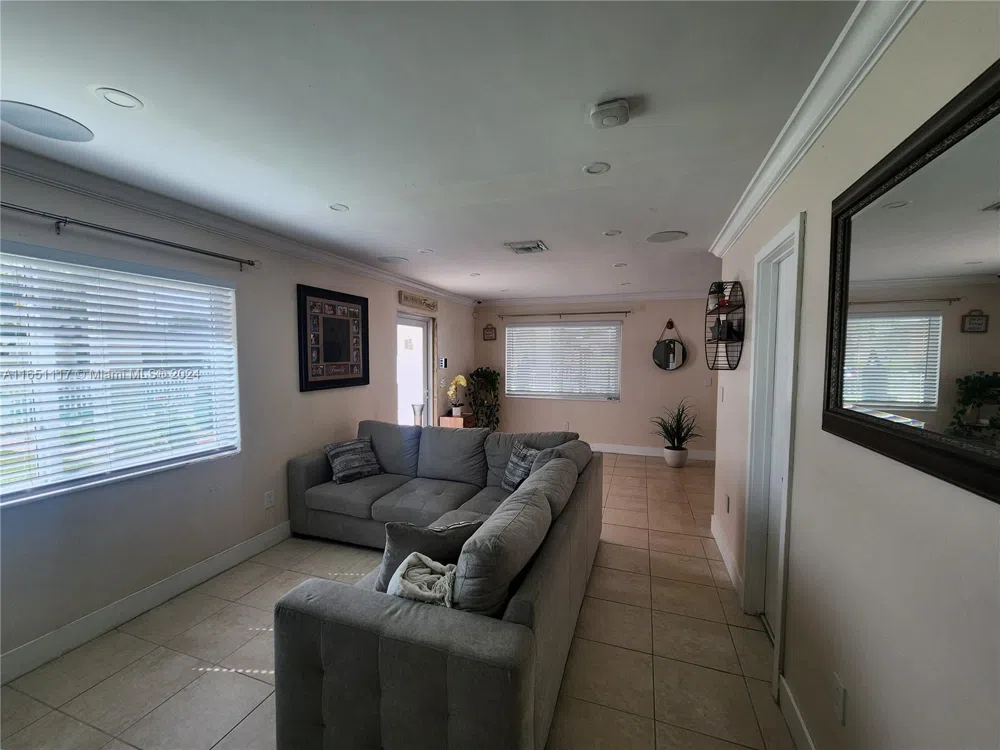 1025 NE 13th Ave Homestead, FL 33033