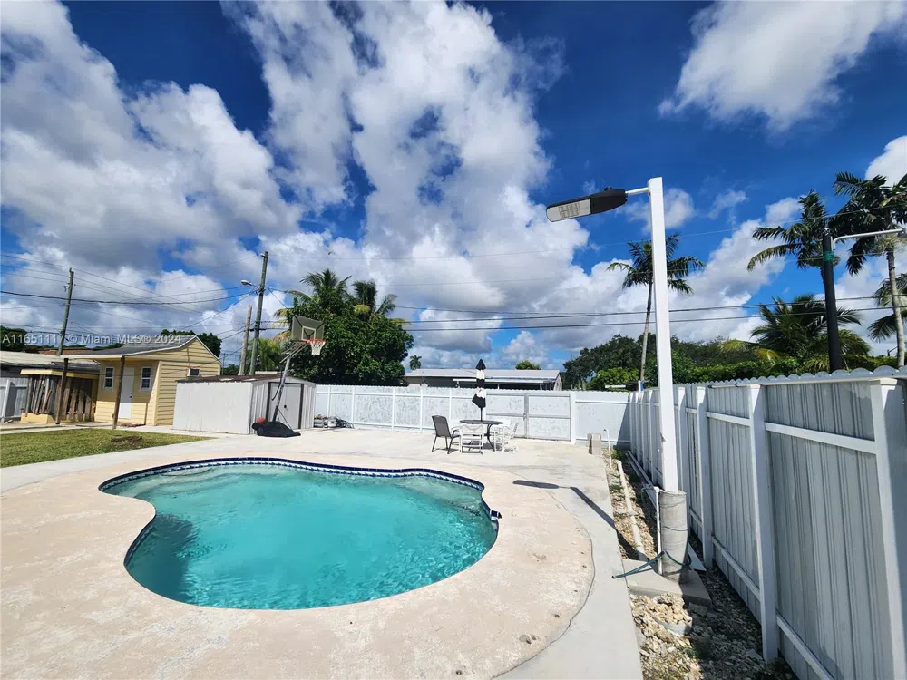 1025 NE 13th Ave Homestead, FL 33033