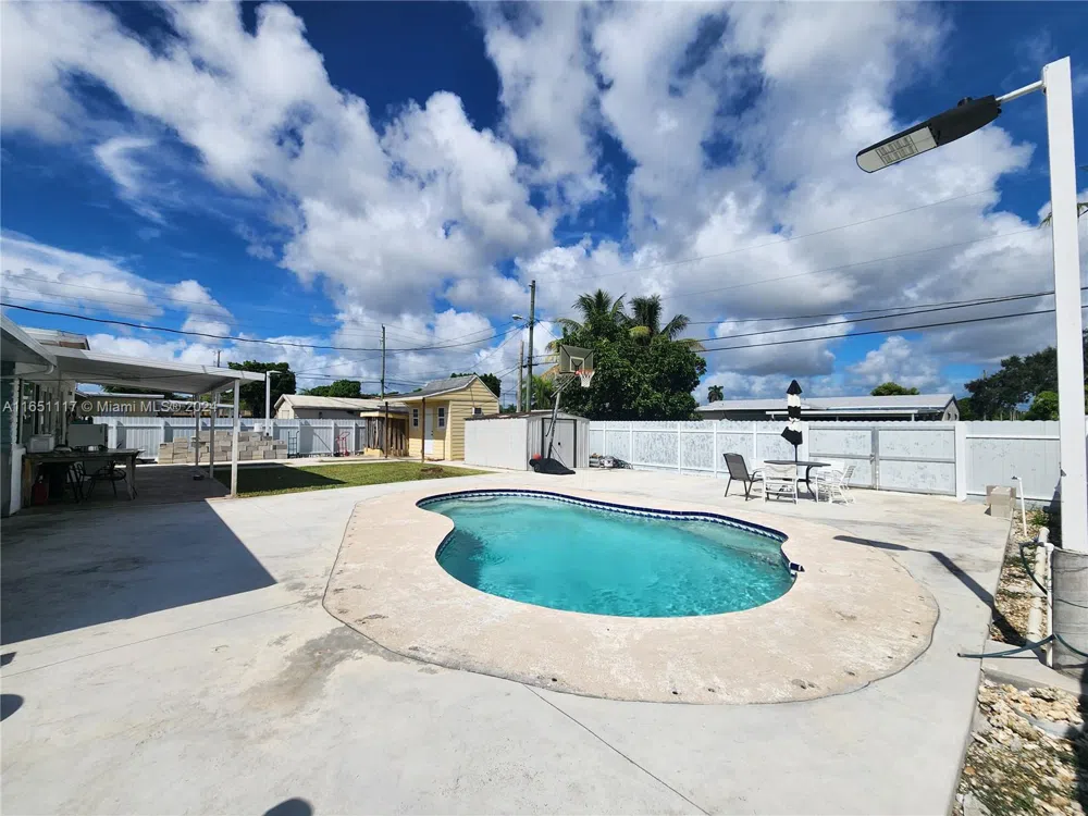 1025 NE 13th Ave Homestead, FL 33033