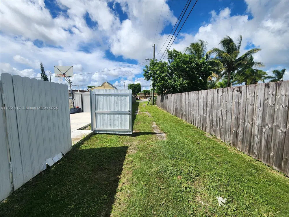 1025 NE 13th Ave Homestead, FL 33033