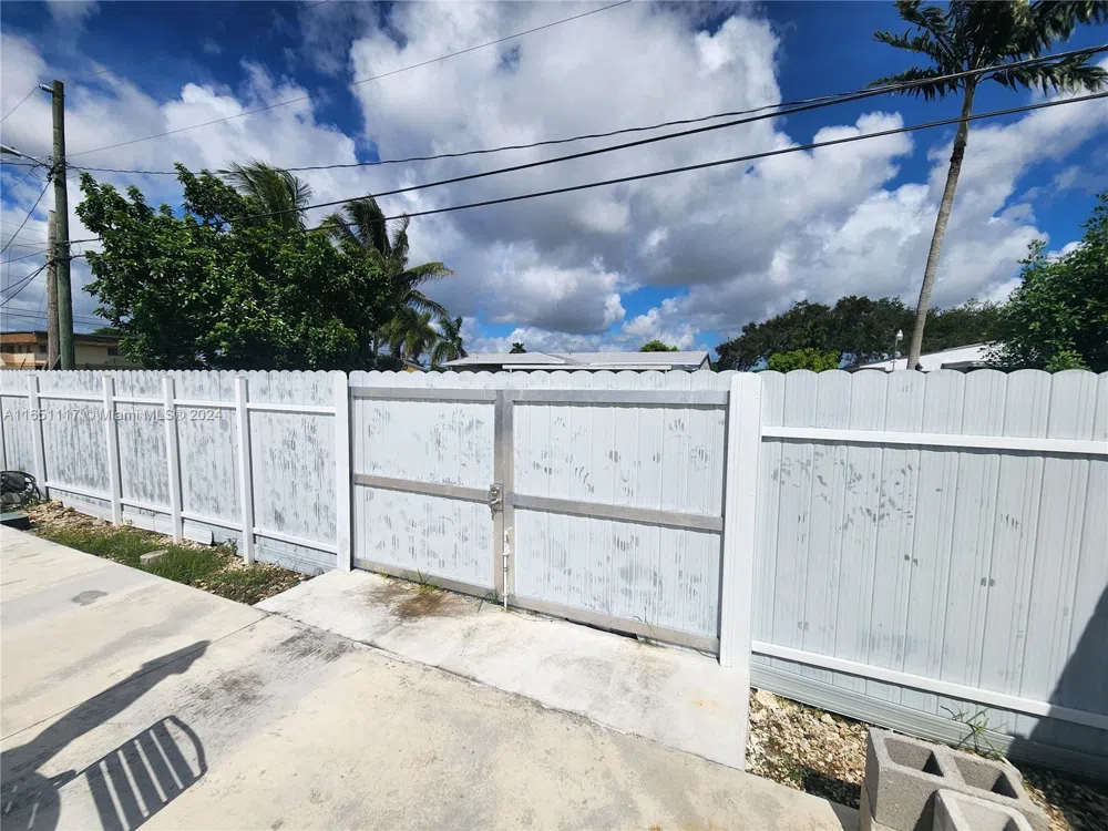 1025 NE 13th Ave Homestead, FL 33033
