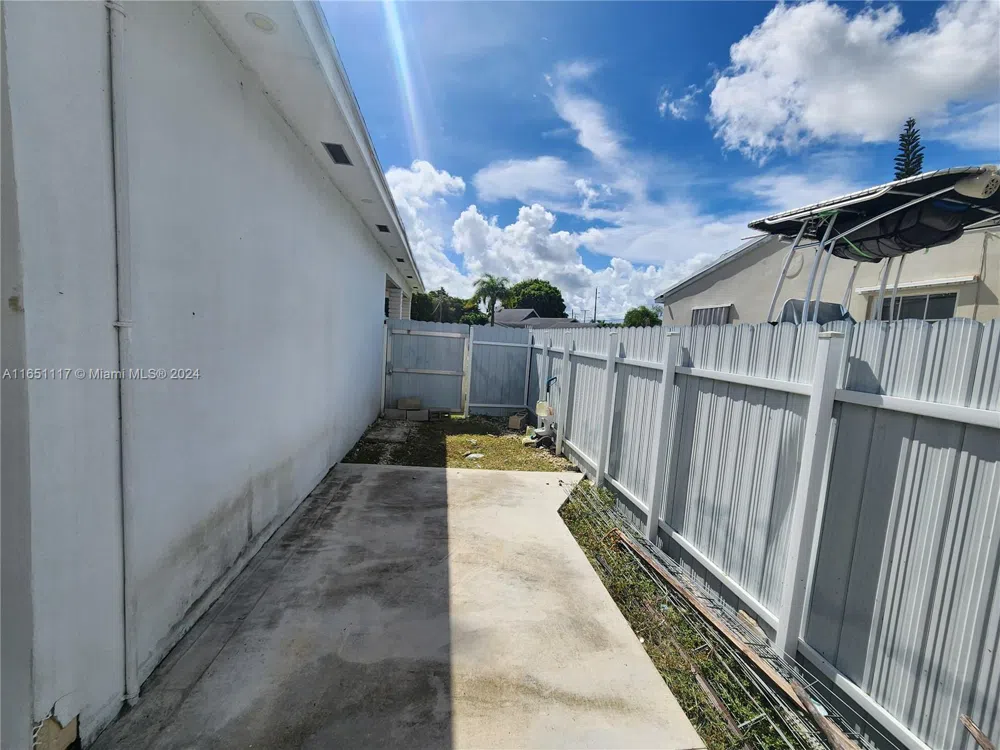 1025 NE 13th Ave Homestead, FL 33033