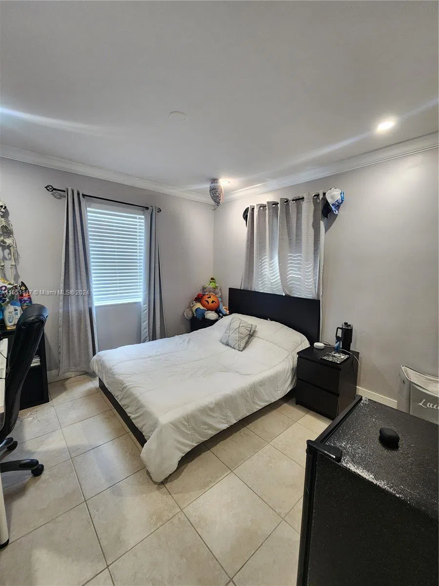 1025 NE 13th Ave Homestead, FL 33033