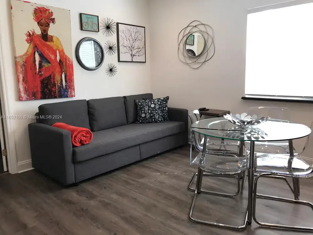 2615 Collins Ave #24 Miami Beach, FL 33140