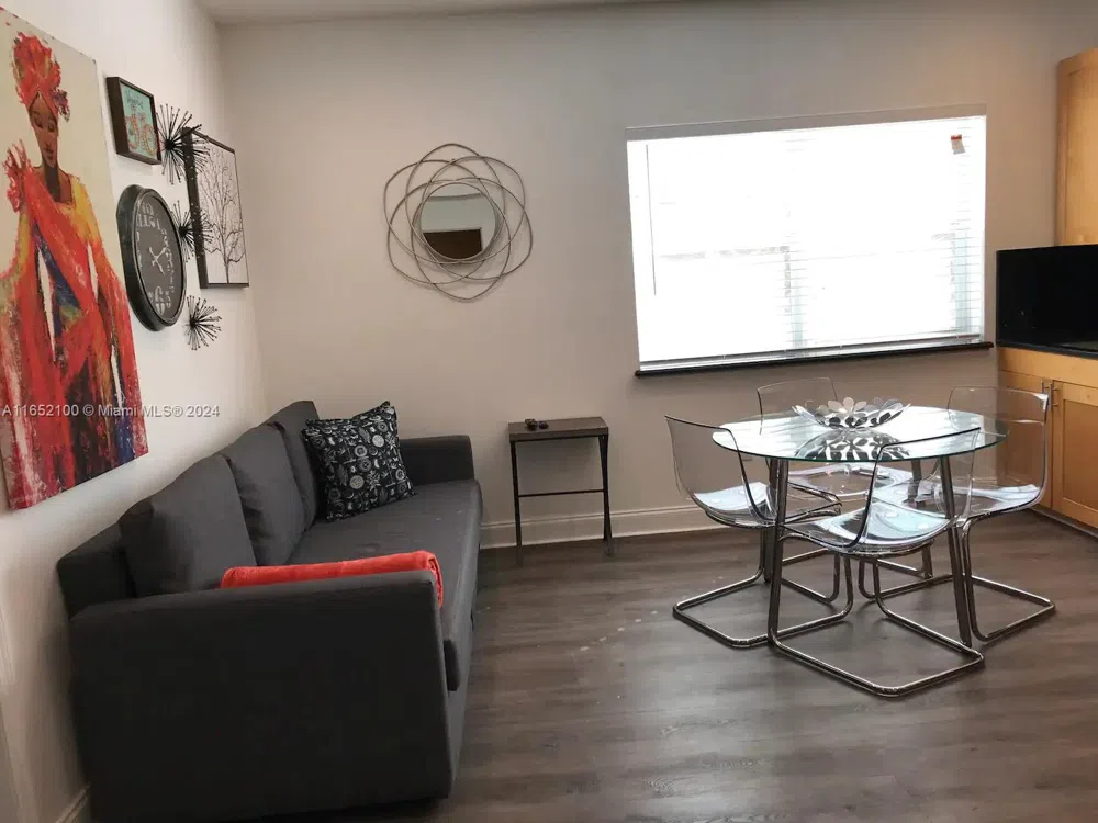 2615 Collins Ave #24 Miami Beach, FL 33140