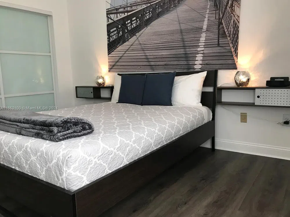 2615 Collins Ave #24 Miami Beach, FL 33140